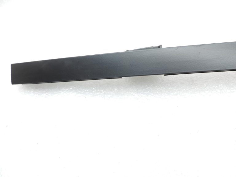 Nissan Navara II D40 aizmugurējās durvis loga vadotne, kreisā puse 82223EB000