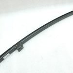Nissan Navara II D40 aizmugurējās durvis loga vadotne, kreisā puse 82223EB000
