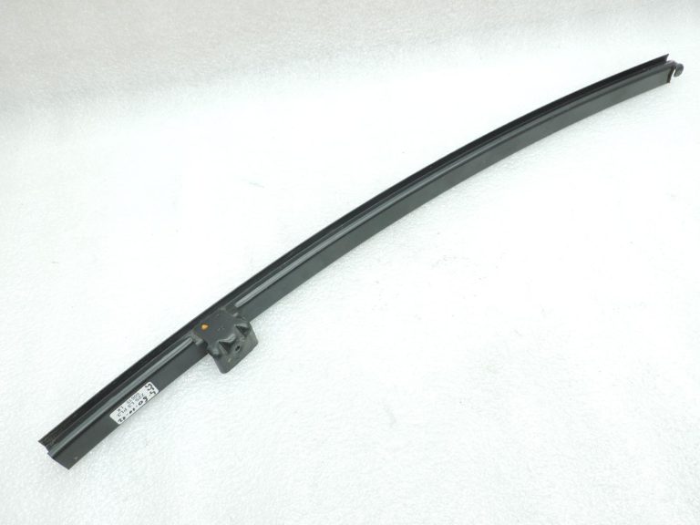 Nissan Navara II D40 aizmugurējās durvis loga vadotne, kreisā puse 82223EB000