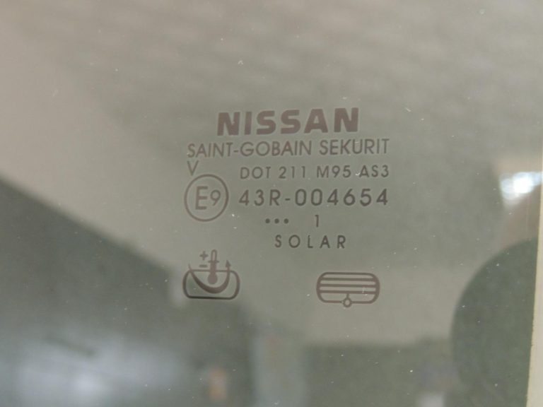Oriģināls Nissan Navara D40M aizmugurējais kreisais sānu logs (OE 82301EB320) 3.0 V6
