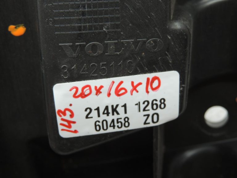 Volvo V40 Cross Country priekšējā kreisā bufera kronšteins 31425108, oriģināls