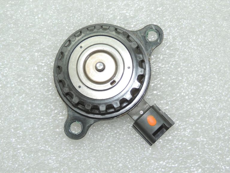 Toyota Corolla E210 1.2 vārpstas sensora vadības vārsts 15370-47010 oriģināls