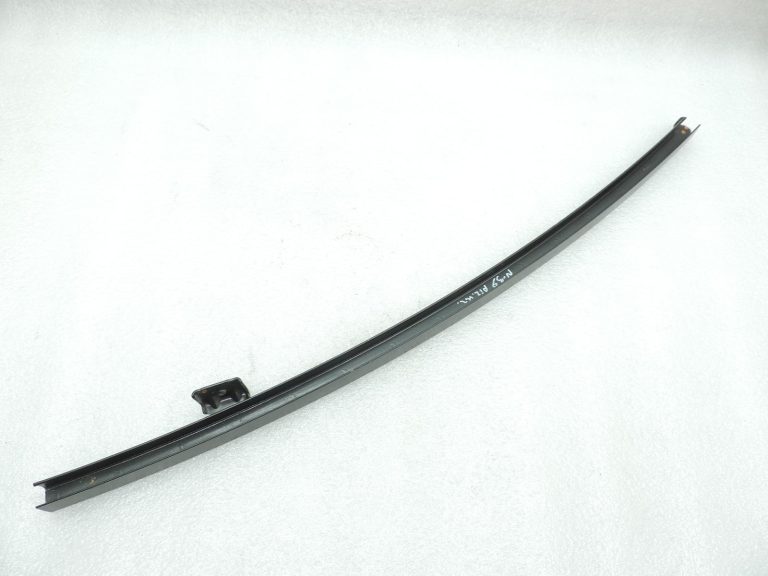 Nissan Navara II D40 aizmugurējās durvis loga vadotne, kreisā puse 82223EB000