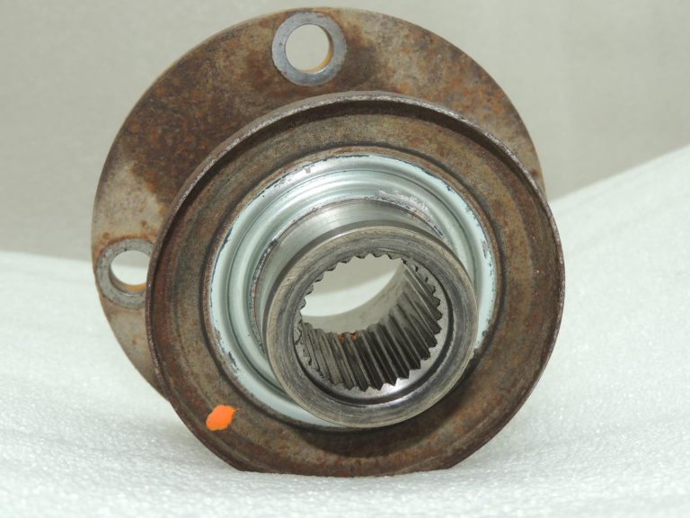 Oriģināls „Nissan Navara D40M“ kardāna vārpstas atloks OE 382108S100 3.0 dCi V6