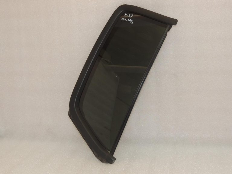 Oriģināls „Nissan Navara D40M“ aizmugurējās labās puses durvju stikls (OE 82262EB320) 3.0 dCi V6