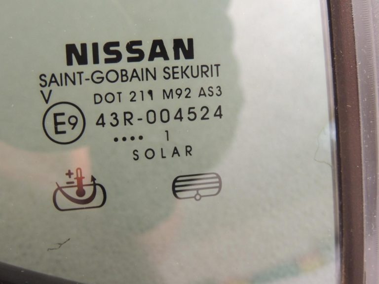 Oriģināls „Nissan Navara D40M“ aizmugurējās labās puses durvju stikls (OE 82262EB320) 3.0 dCi V6