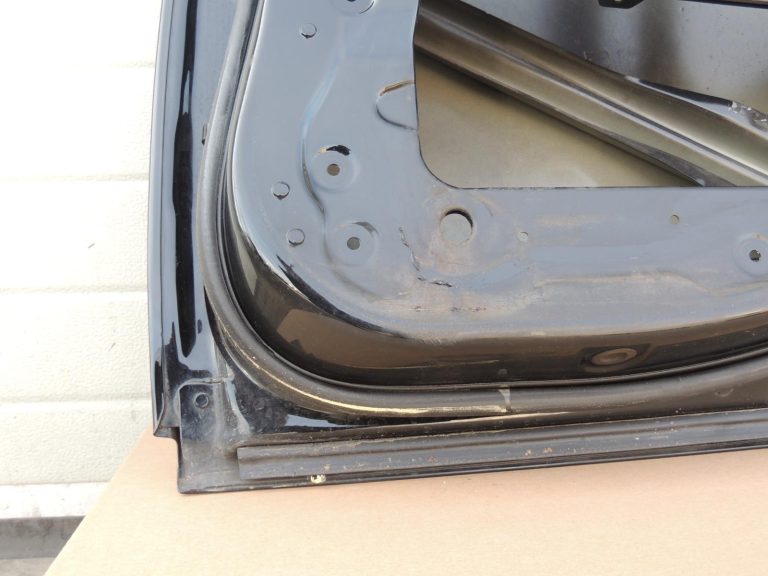 BMW 5. sērijas F10 Sedans Aizmugurējās labās durvis Aizmugurējās labās durvis Krāsa Melna 2 668
