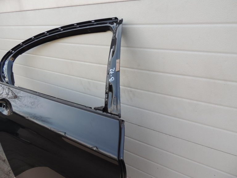 BMW 5. sērijas F10 Sedans Aizmugurējās labās durvis Aizmugurējās labās durvis Krāsa Melna 2 668