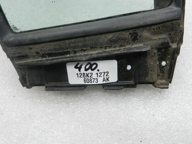 Toyota Corolla E210 oriģinālais trīsstūrveida logs priekšā pa labi 6821512010