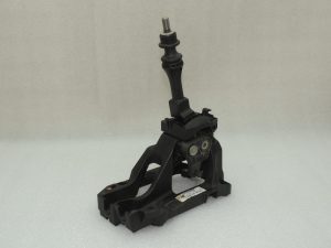 Toyota Yaris IV pārnesumu pārslēgšanas mehānisms, pārnesumu svira, 6 pārnesumu kārba, 3353002360, oriģinālā detaļa (OE)