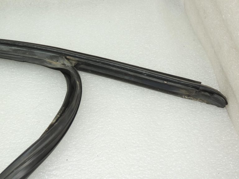 Opel Zafira C Tourer durvju blīvējums loga nišā, priekšā pa kreisi 13259968 OE