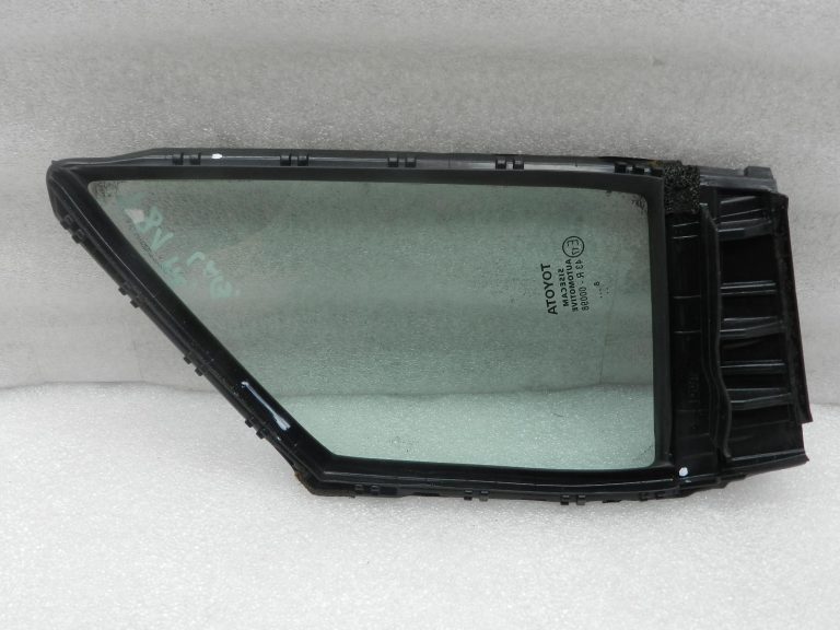 Toyota Corolla E210 oriģinālais trīsstūrveida logs priekšā pa labi 6821512010