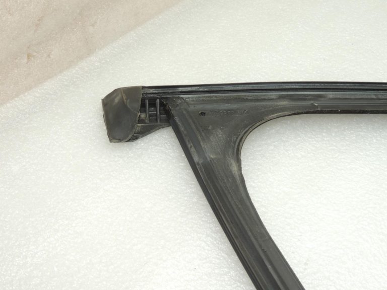 Opel Zafira C Tourer durvju blīvējums loga nišā, priekšā pa kreisi 13259968 OE