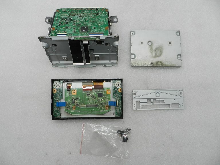Toyota Corolla E210 oriģinālais radio ir BOJĀTS!!! 8614002681