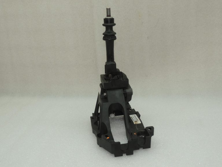 Toyota Yaris IV pārnesumu pārslēgšanas mehānisms, pārnesumu svira, 6 pārnesumu kārba, 3353002360, oriģinālā detaļa (OE)