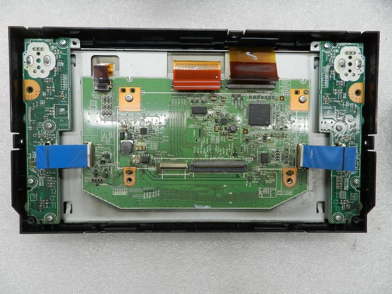 Toyota Corolla E210 oriģinālais radio ir BOJĀTS!!! 8614002681