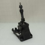 Toyota Yaris IV pārnesumu pārslēgšanas mehānisms, pārnesumu svira, 6 pārnesumu kārba, 3353002360, oriģinālā detaļa (OE)