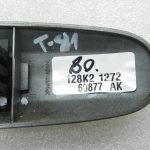 Toyota Corolla E210 oriģinālā ārējā roktura daļa priekšā labajā pusē 1J6 Elemental Silver Pearl