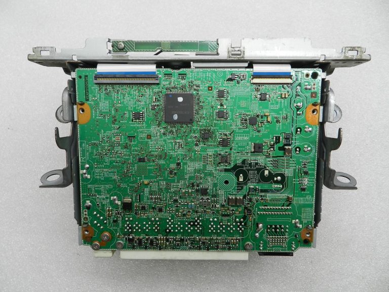 Toyota Corolla E210 oriģinālais radio ir BOJĀTS!!! 8614002681