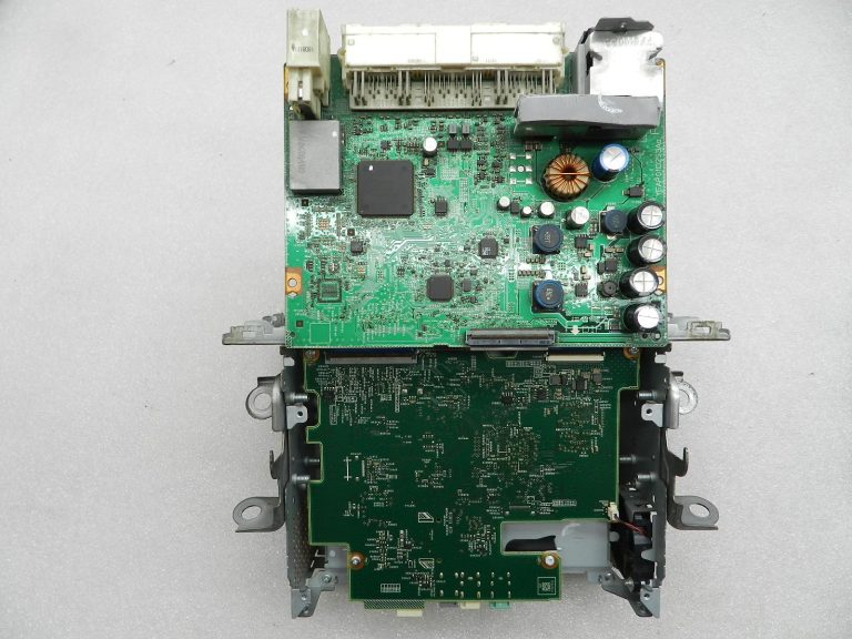 Toyota Corolla E210 oriģinālais radio ir BOJĀTS!!! 8614002681