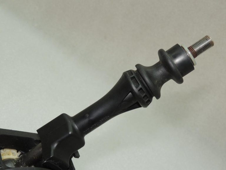 Toyota Yaris IV pārnesumu pārslēgšanas mehānisms, pārnesumu svira, 6 pārnesumu kārba, 3353002360, oriģinālā detaļa (OE)