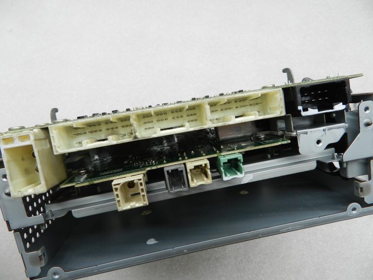 Toyota Corolla E210 oriģinālais radio ir BOJĀTS!!! 8614002681