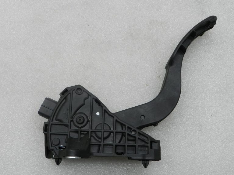 Toyota Corolla E210 oriģinālā gāzes pedāļa 7811002210 7811002211