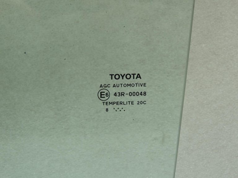 Toyota Corolla E210 sānu logs, aizmugurējais kreisais logs 6810402520 OE