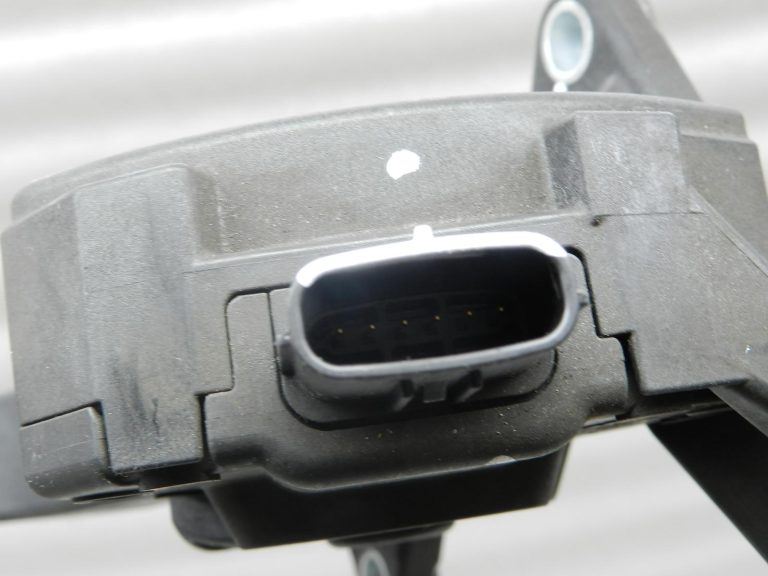 Toyota Corolla E210 oriģinālā gāzes pedāļa 7811002210 7811002211