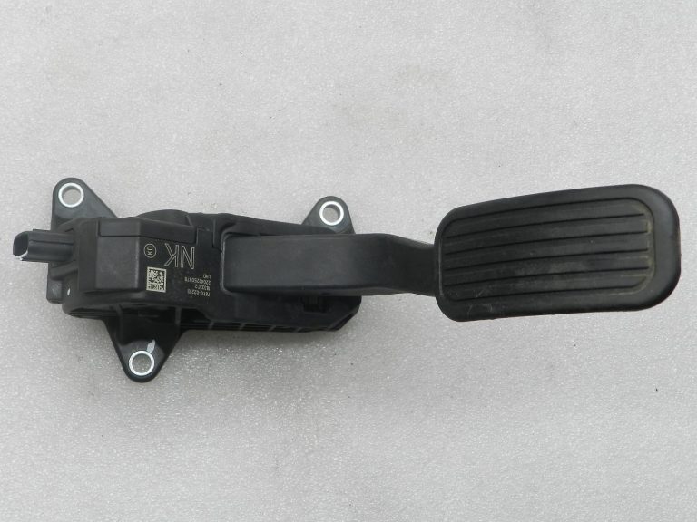 Toyota Corolla E210 oriģinālā gāzes pedāļa 7811002210 7811002211