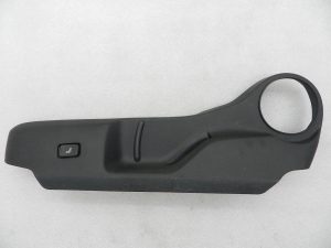 Toyota Corolla E210 oriģinālais apdares panelis priekšējā sēdekļa ārpusē pa kreisi 7181202A50