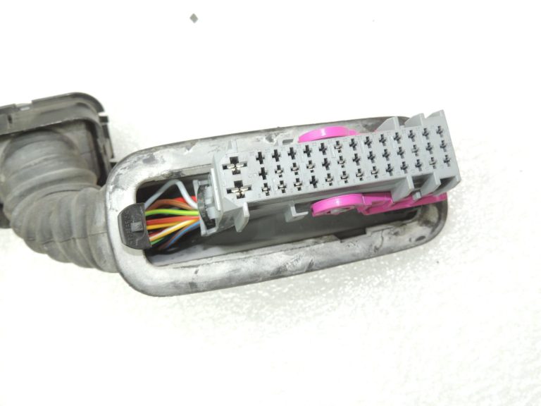 Opel Zafira C Tourer vadu kopne priekšējai kreisajai durvij YLW 13435948 13435947 OE