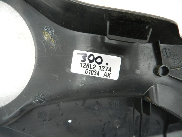 Toyota Corolla E210 oriģinālais apdares panelis priekšējā sēdekļa ārpusē pa kreisi 7181202A50