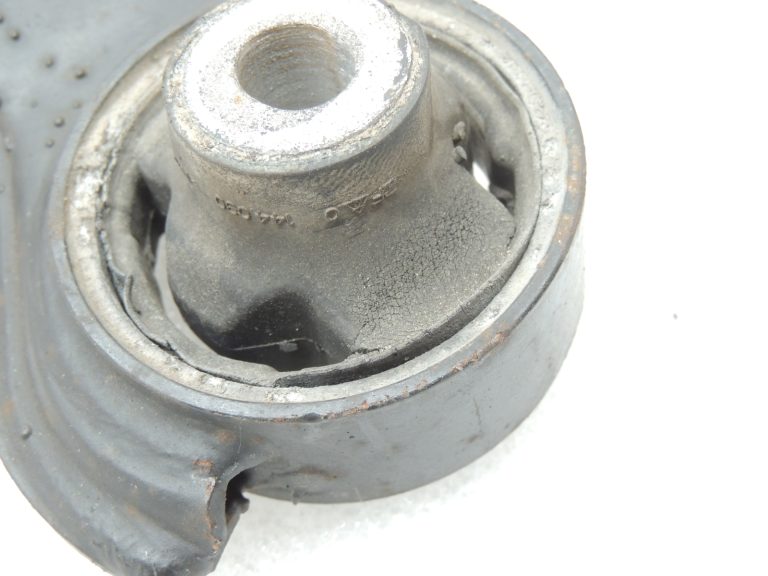Alfa Romeo Giulietta 940 priekšējais kreisais šķērsvirziena kronšteins 50521046