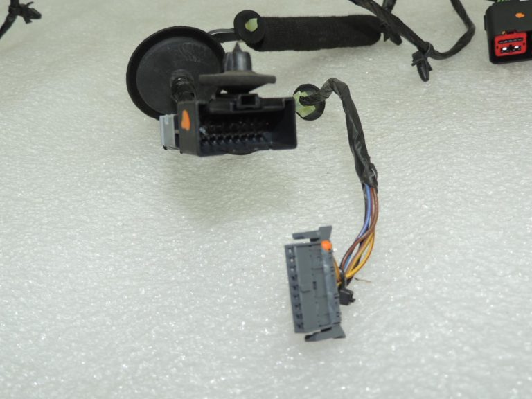 Opel Zafira C Tourer vadu kopne priekšējai kreisajai durvij YLW 13435948 13435947 OE
