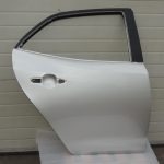 Toyota Corolla E210 E21 aizmugurējā labā durvī 6700302540 OE oriģināldetaļa