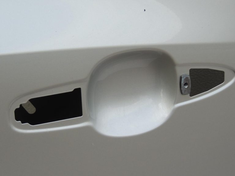 Toyota Corolla E210 E21 aizmugurējā labā durvī 6700302540 OE oriģināldetaļa