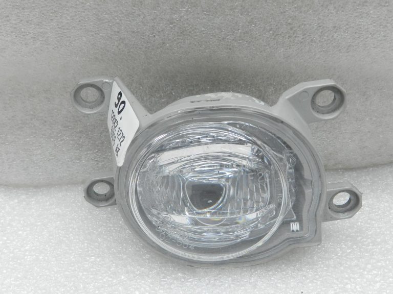 Toyota Corolla E210 oriģinālie miglas lukturi (labais) 8121002190