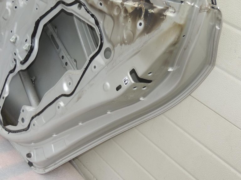 Toyota Corolla E210 E21 aizmugurējā labā durvī 6700302540 OE oriģināldetaļa