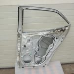 Toyota Corolla E210 E21 aizmugurējā labā durvī 6700302540 OE oriģināldetaļa