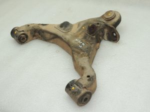 Nissan Navara D40 priekšējais kreisais apakšējais šķērssviras kronšteins 54501EB31A oriģināls OE
