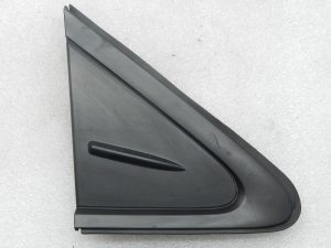 Toyota Corolla E210 oriģinālais stūres kolonnas apvalks (labais puses) 6011702230