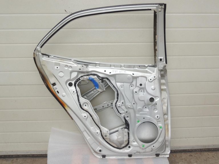 Toyota Corolla E210 E21 aizmugurējā kreisā durvī 6700402540 OE oriģināldetaļa