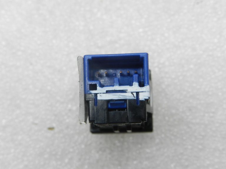 Toyota Corolla E210 oriģinālais stūres sildītāja slēdzis 8425533010