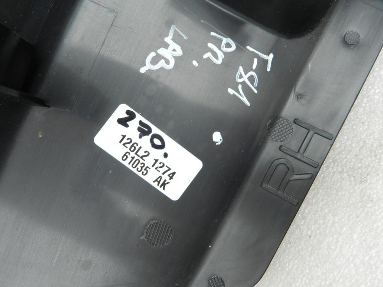 Toyota Corolla E210 oriģinālā apdare, priekšējā labā sēdekļa ārējā daļa 7181102750