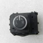 Toyota Corolla E210 oriģinālais ārējā spoguļa slēdzis 8487202470