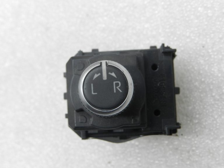 Toyota Corolla E210 oriģinālais ārējā spoguļa slēdzis 8487202470
