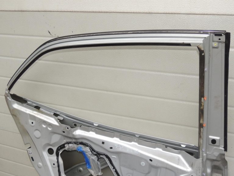 Toyota Corolla E210 E21 aizmugurējā kreisā durvī 6700402540 OE oriģināldetaļa
