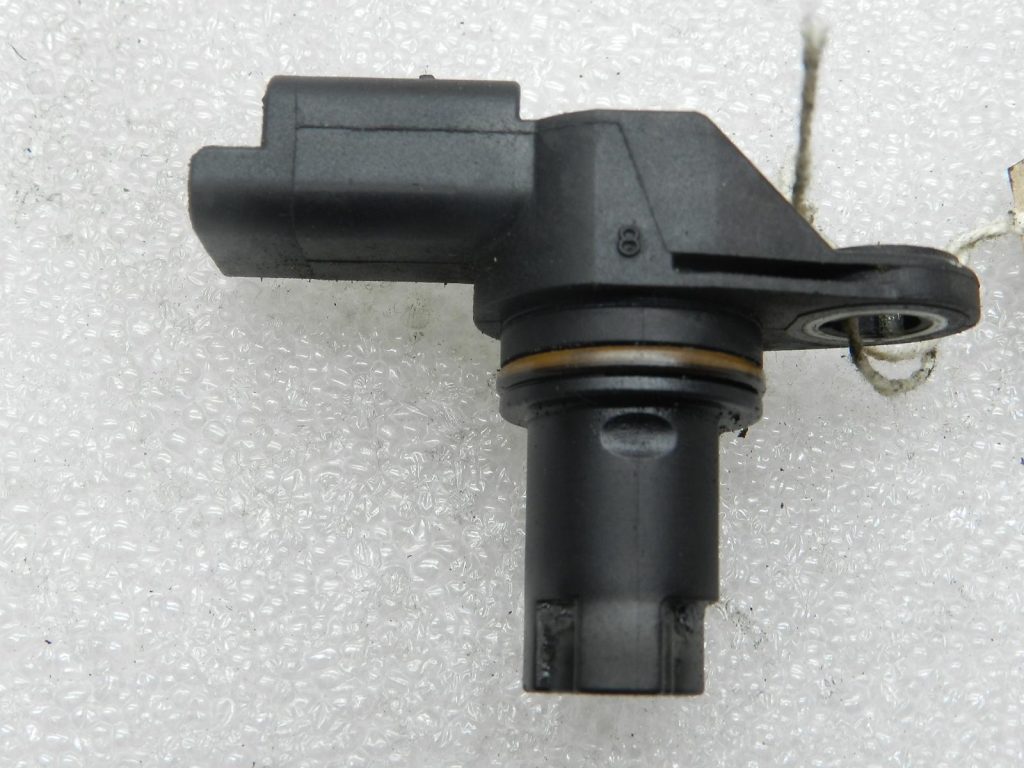Nissan Navara II D40 3.0 dCi oriģinālais vārpstas sensors 2373100Q0C