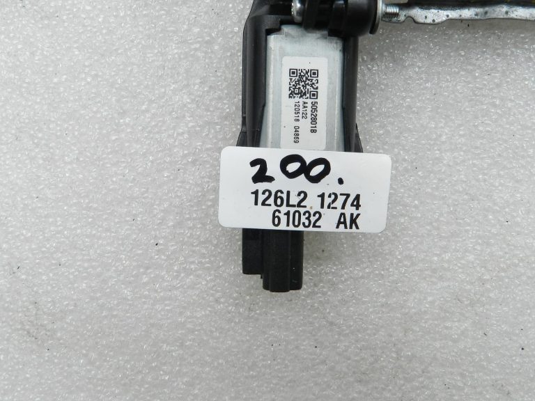 Toyota Corolla E210 oriģinālais regulēšanas motors elektriskajai sēdekļa regulēšanai priekšā pa kreisi